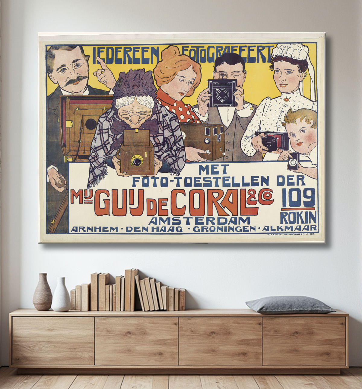 Affiche encadrée d'art fabriquée en France ou toile imprimée. Affiche Tout le Monde Photographe pour Guy de Coral & Co. Image de six personnes tenant chacune un appareil photo...