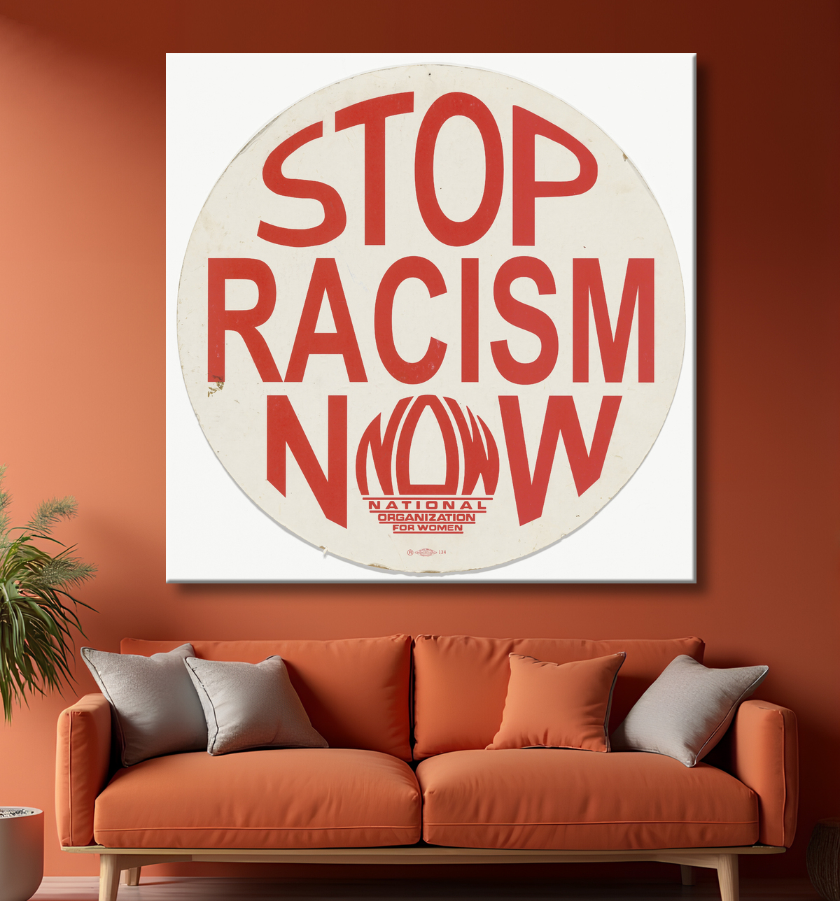 Reproduction Affichette avec le message "STOP RACISM NOW" de National Organization for Women, American, founded 1966 avec decor