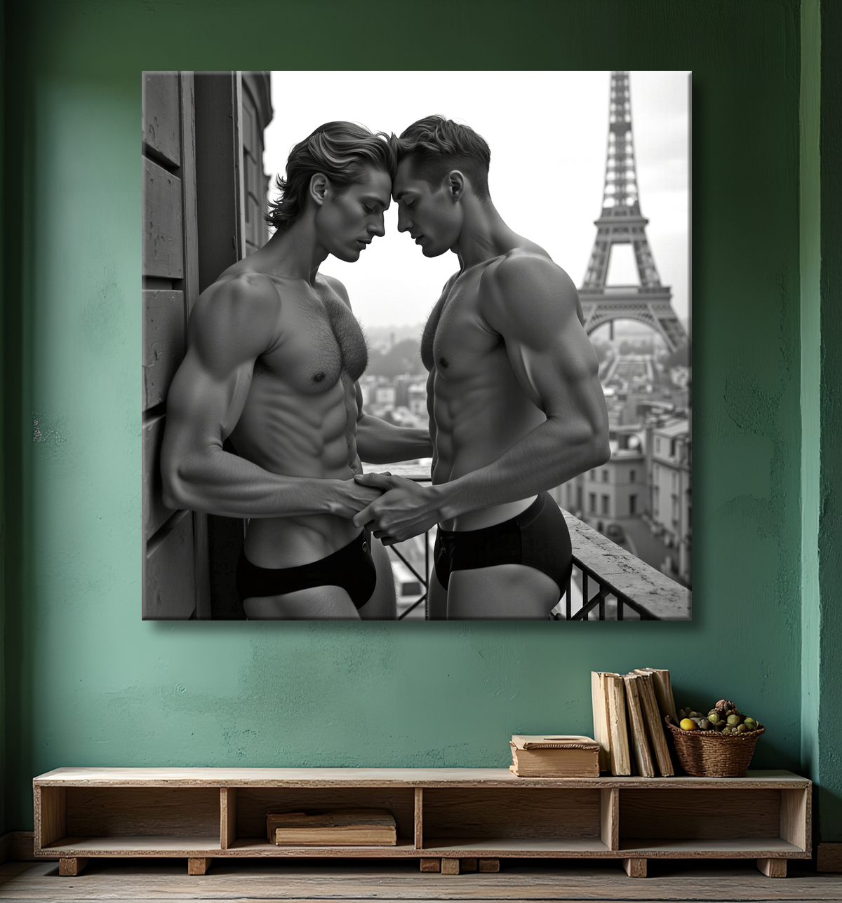 Couple masculin au balcon – tableau noir et blanc chic avec decor