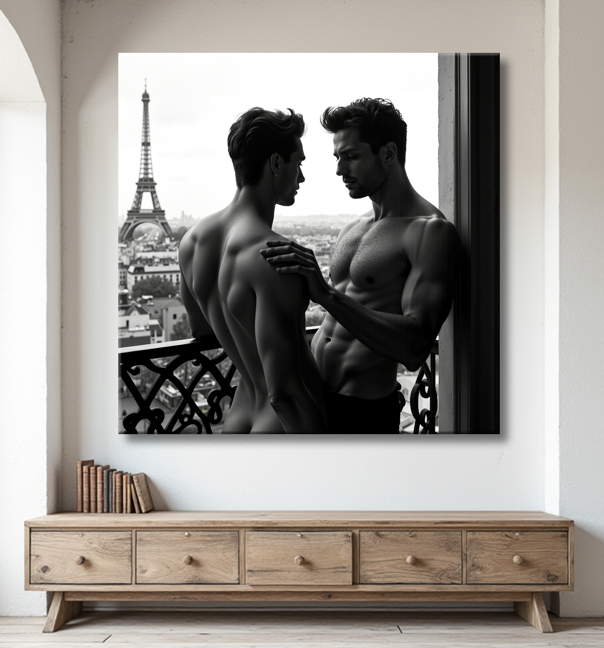 Couple masculin au balcon – tableau noir et blanc chic avec decor