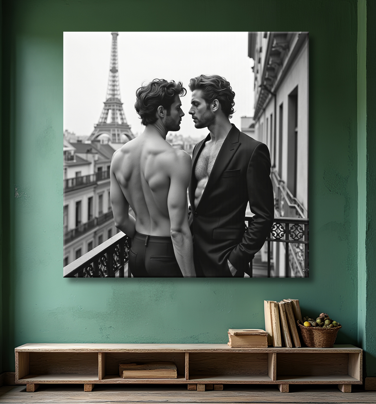 Couple masculin au balcon – tableau noir et blanc chic avec decor
