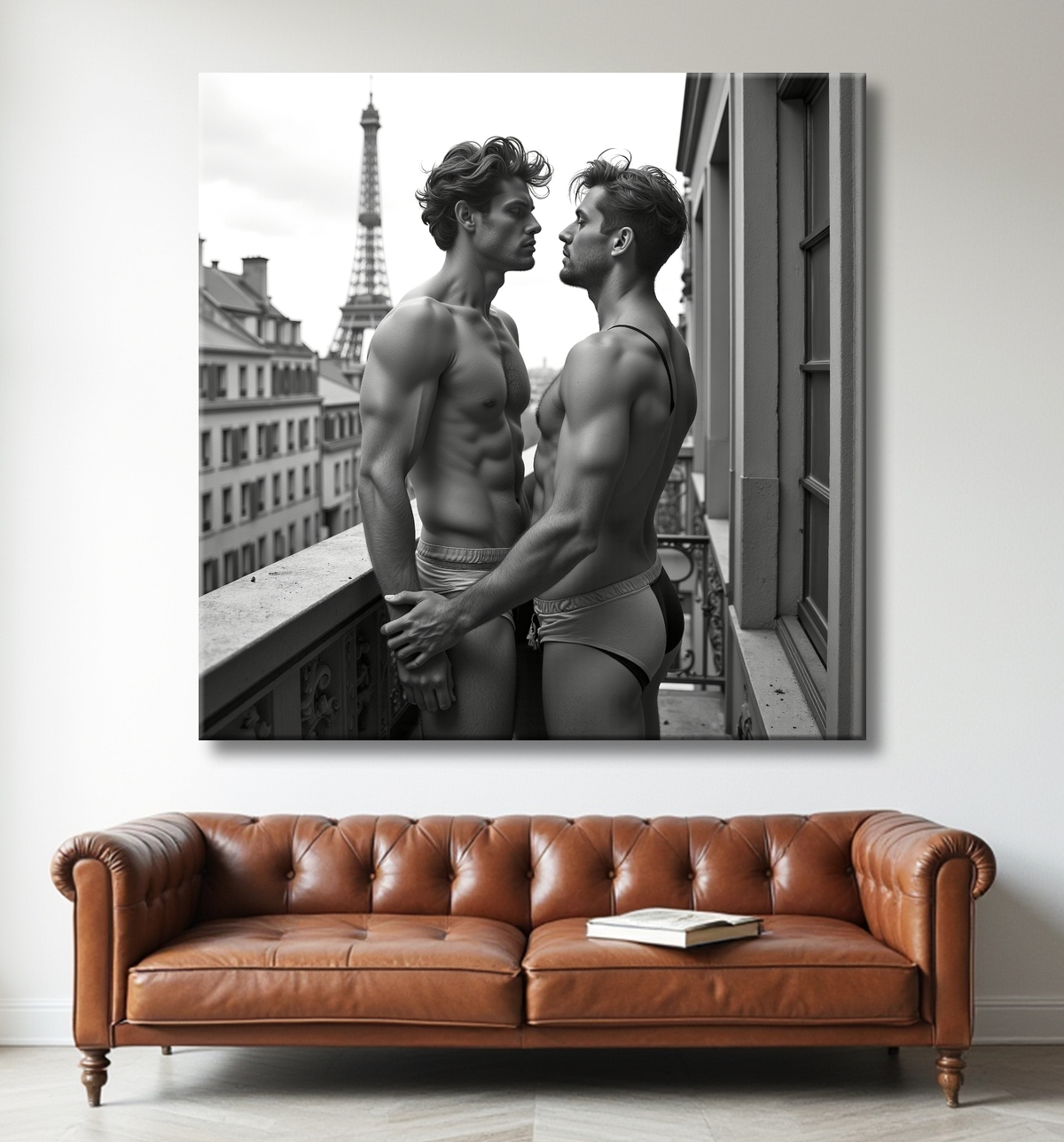 Couple masculin au balcon – tableau noir et blanc chic avec decor