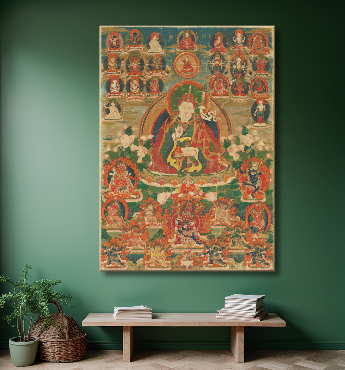 Gourou Padmasambhava assis tenant un coup de foudre (Vajra) et une coupe du crâne (Kapala) avec decor