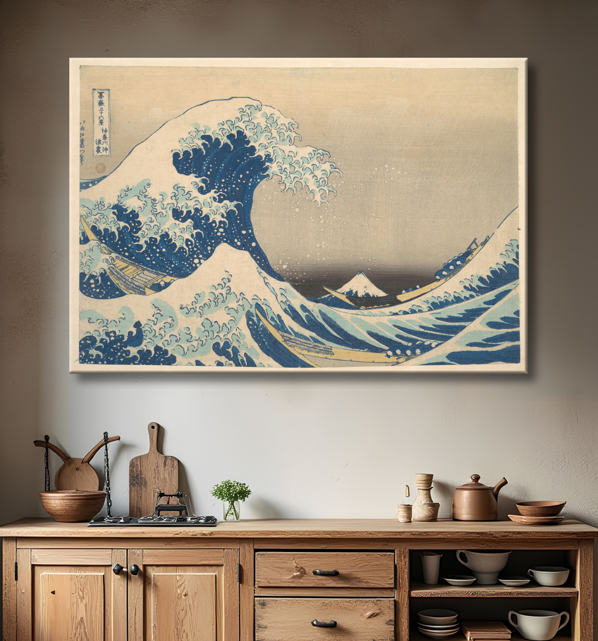 Reproduction Sous la vague au large de Kanagawa (Kanagawa oki nami ura), également connue sous le nom de La Grande Vague, de la série Trente-six vues du mont Fuji (Fugaku sanjūrokkei) de Katsushika Hokusai avec decor