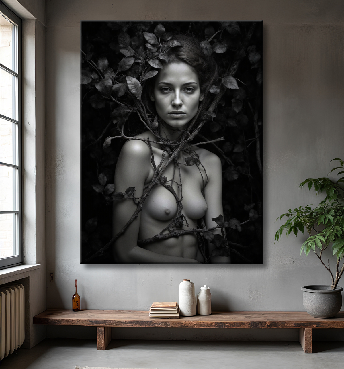 Tableau photo noir et blanc – Portrait féminin mystique en studio, contraste intense avec decor