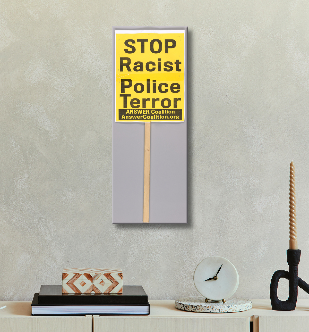 Reproduction Pancarte avec "Stop the War on Black America" utilisée lors de manifestations à Washington, DC de Act Now to Stop War and End Racism (A.N.S.W.E.R.), American, founded 2001 avec decor