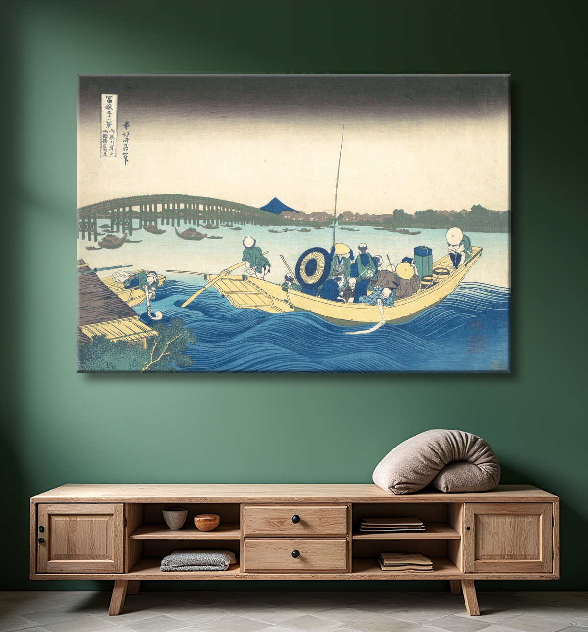 Reproduction Regarder le coucher de soleil sur le pont Ryōgoku depuis le quai d'Onmaya (Onmayagashi yori Ryōgokubashi sekiyō o miru), de la série Trente-six vues du mont Fuji (Fugaku sanjūrokkei) de Katsushika Hokusai avec decor