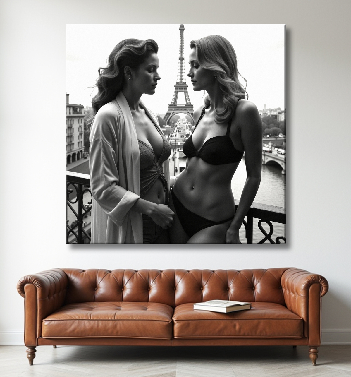 Tableau couple femmes chic Paris noir et blanc avec decor