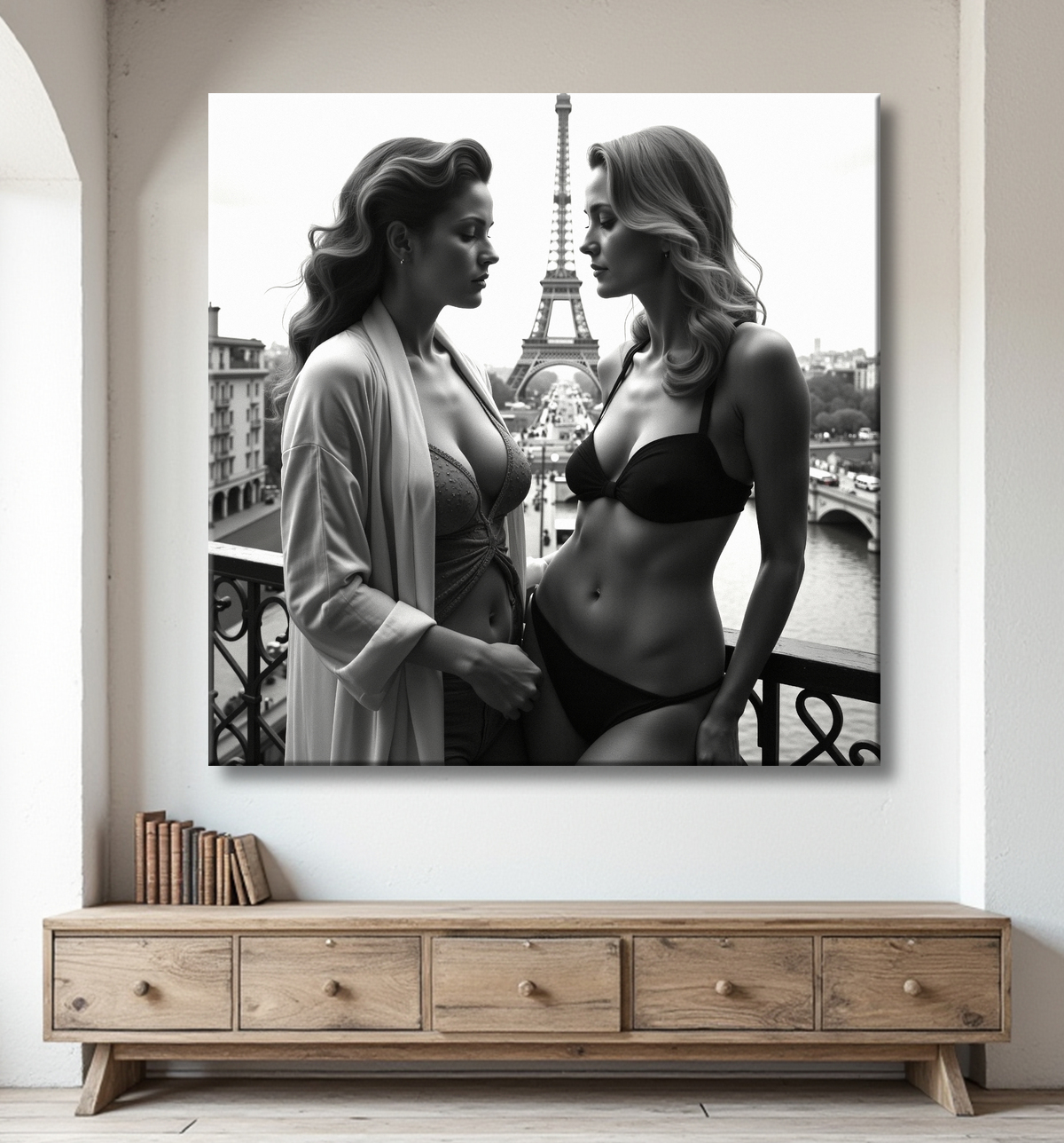 Tableau couple femmes chic Paris noir et blanc avec decor