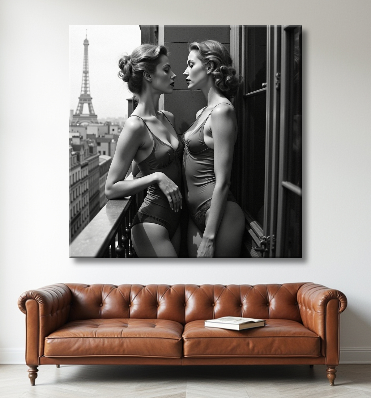 Tableau couple femmes chic Paris noir et blanc avec decor