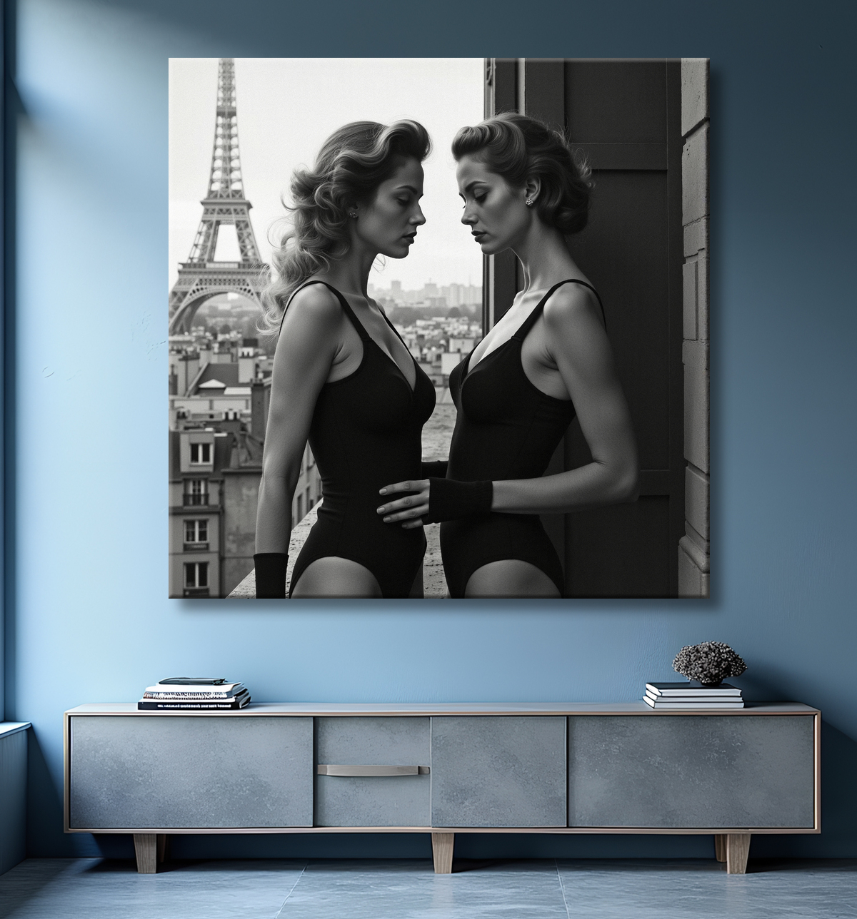 Tableau couple femmes chic Paris noir et blanc avec decor