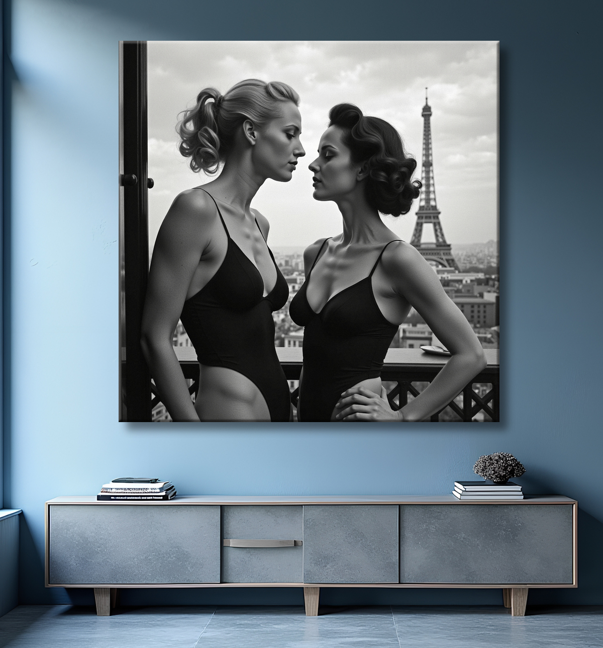 Tableau couple femmes chic Paris noir et blanc avec decor