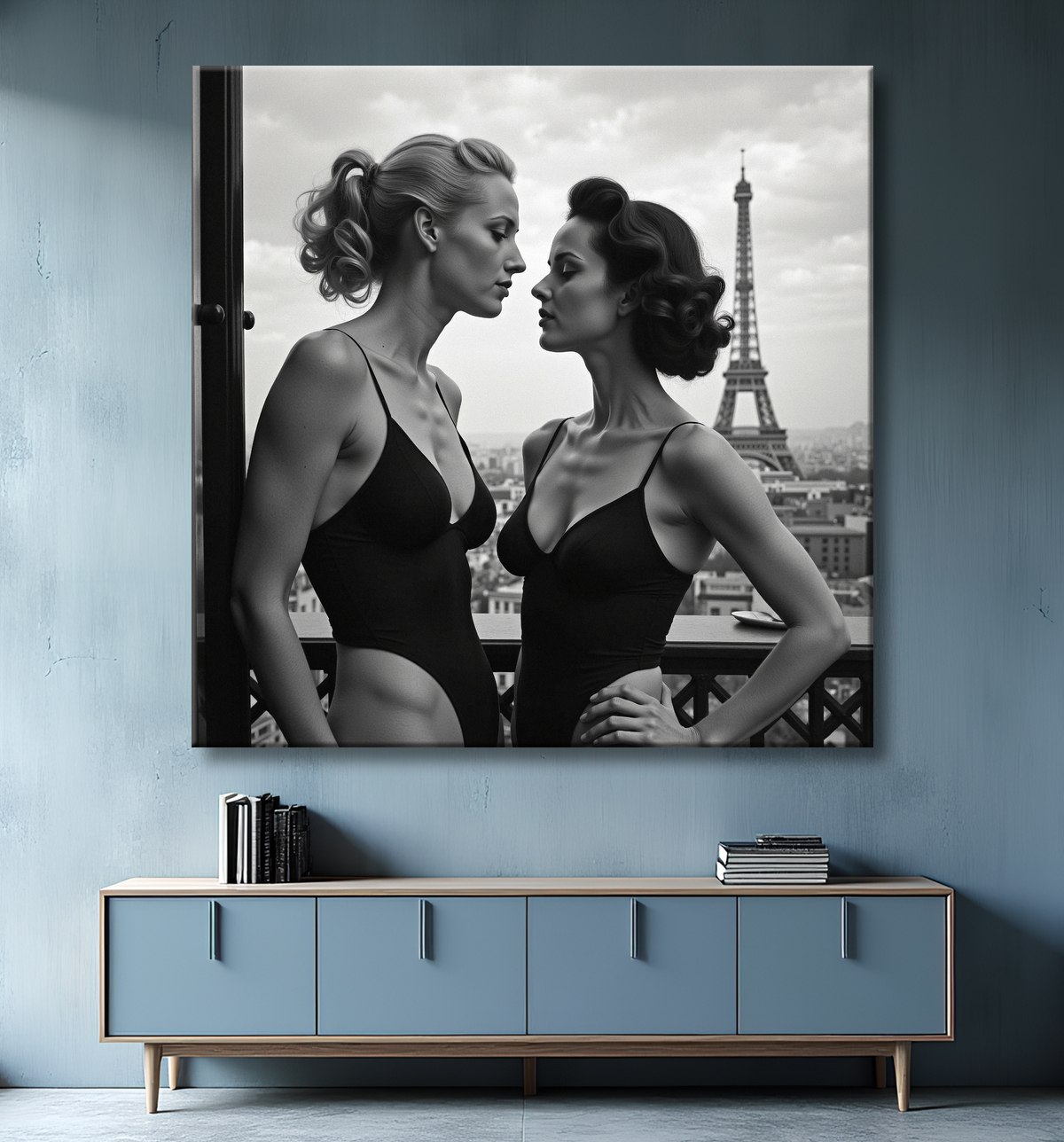Tableau couple femmes chic Paris noir et blanc avec decor
