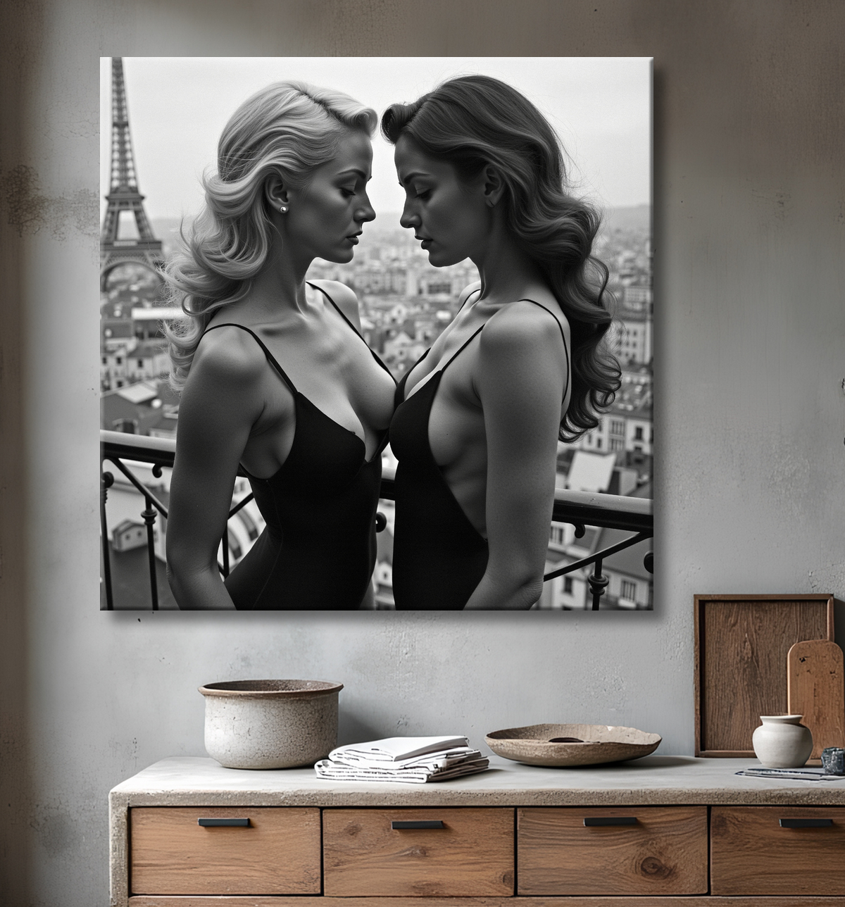 Tableau couple femmes chic Paris noir et blanc avec decor