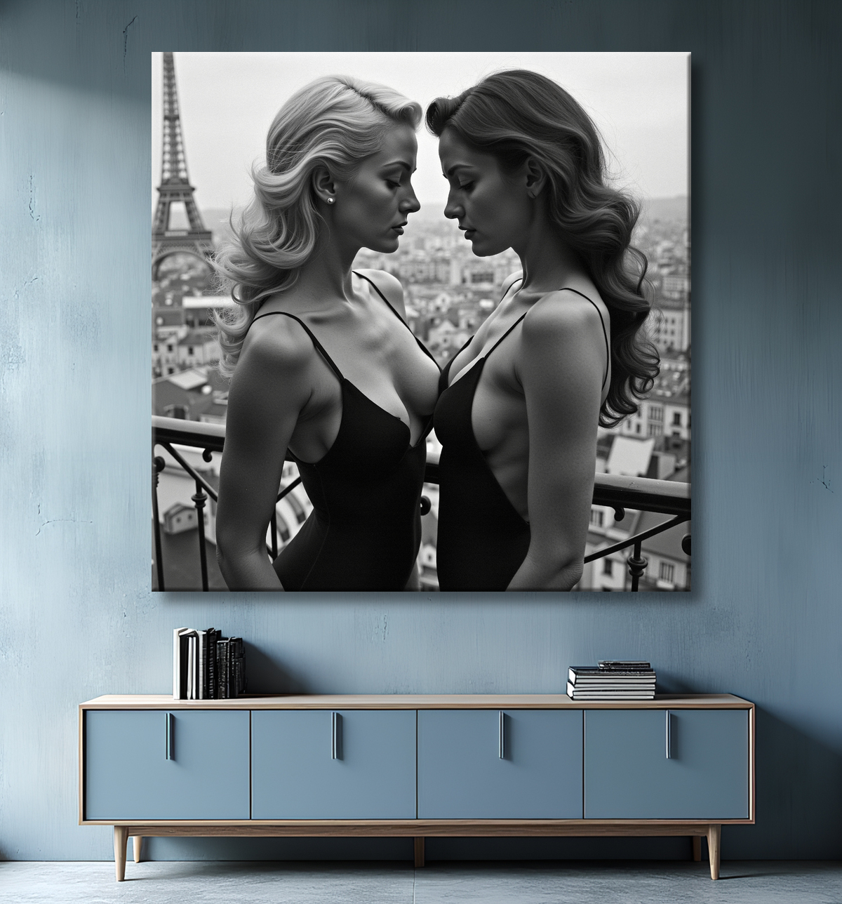 Tableau couple femmes chic Paris noir et blanc avec decor