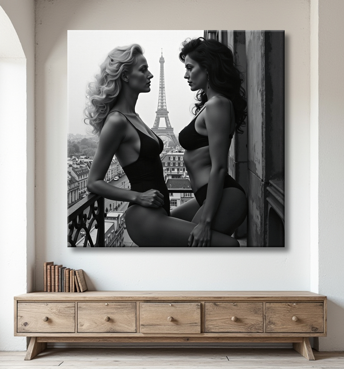 Tableau couple femmes chic Paris noir et blanc avec decor