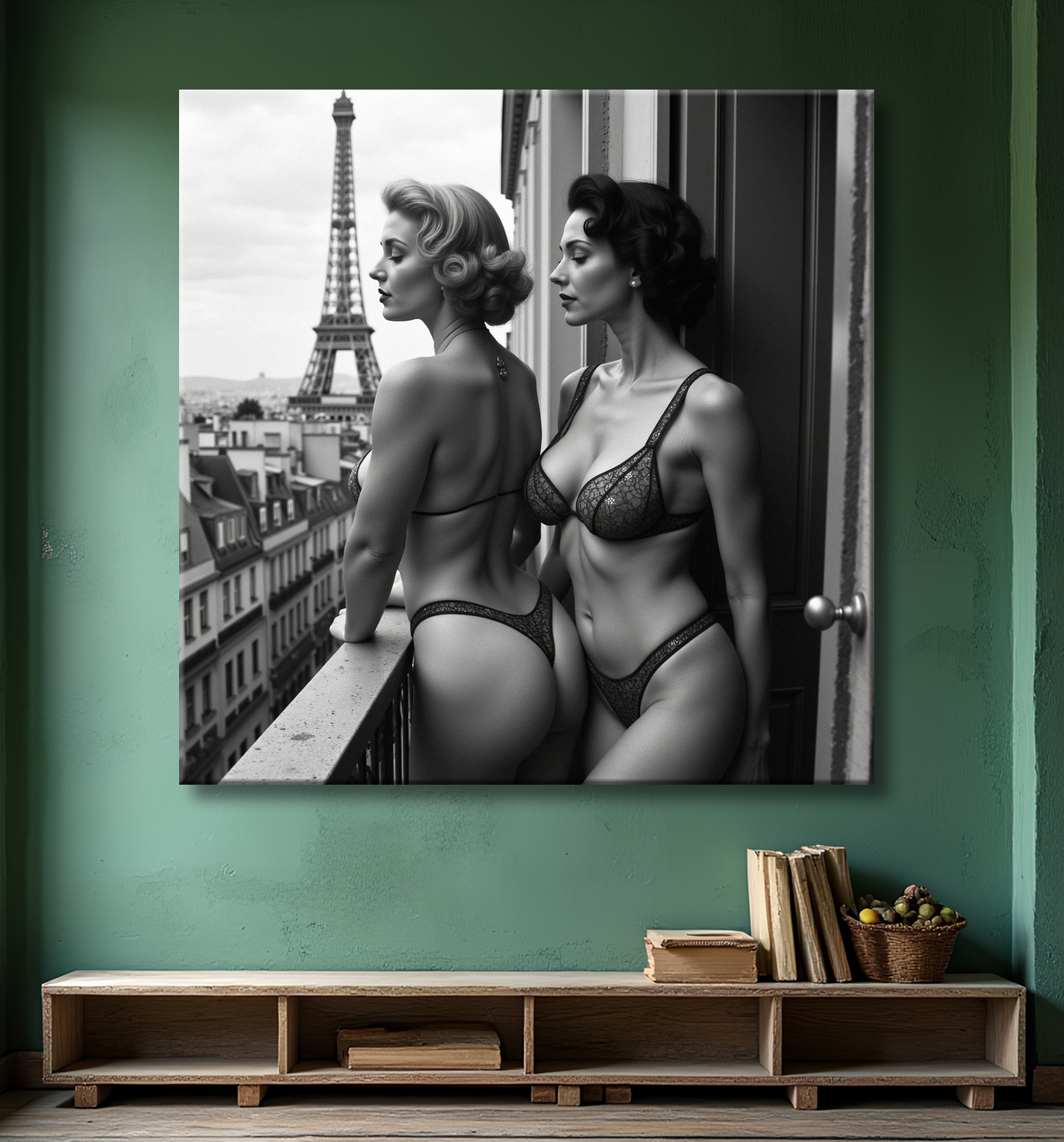 Tableau couple femmes chic Paris noir et blanc avec decor