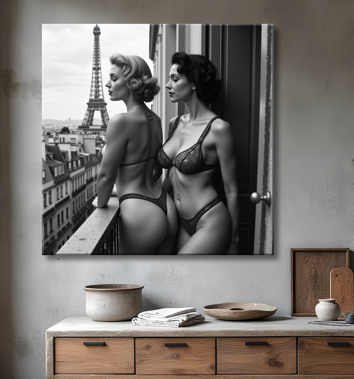 Tableau couple femmes chic Paris noir et blanc avec decor