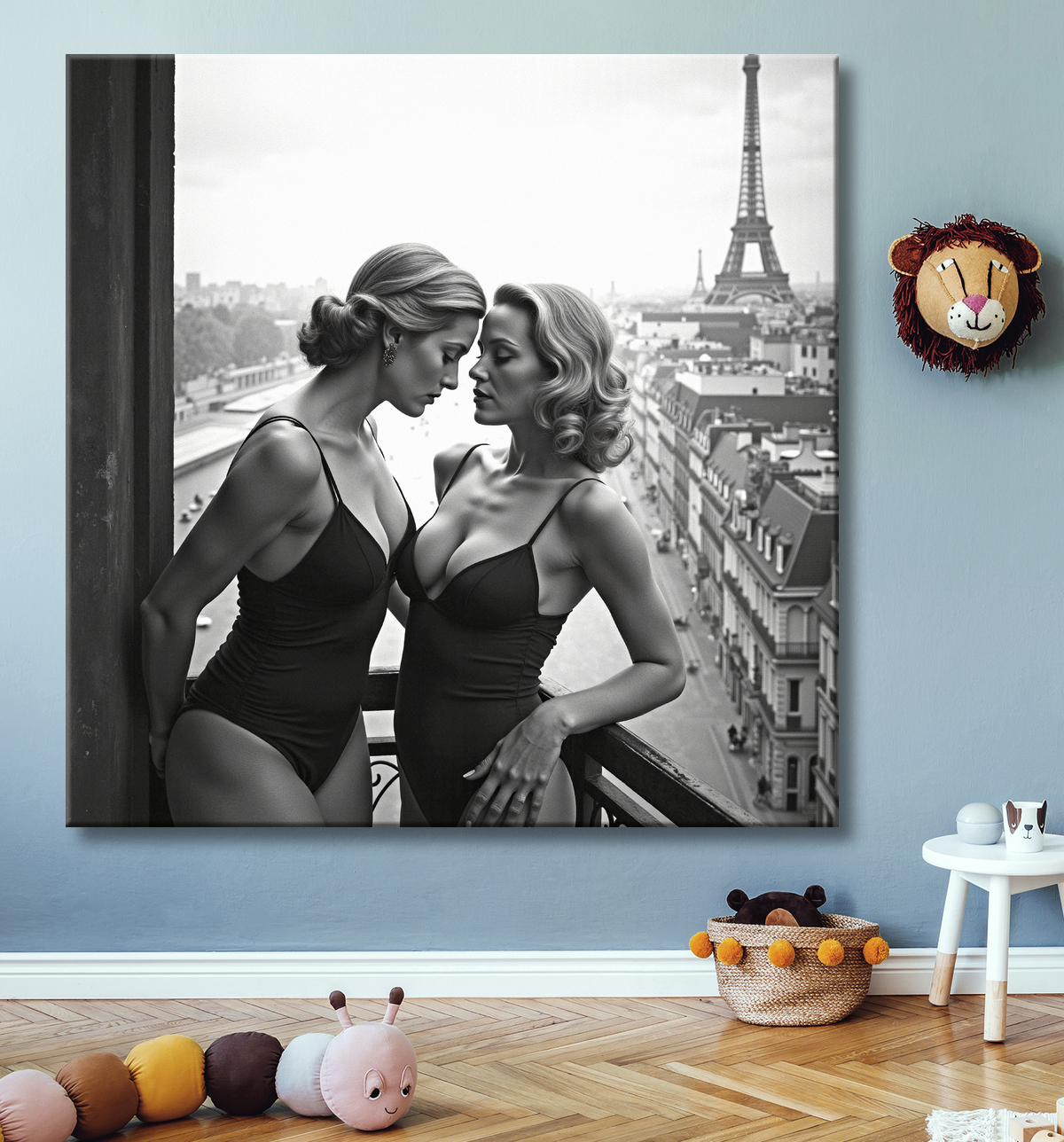 Tableau couple femmes chic Paris noir et blanc avec decor
