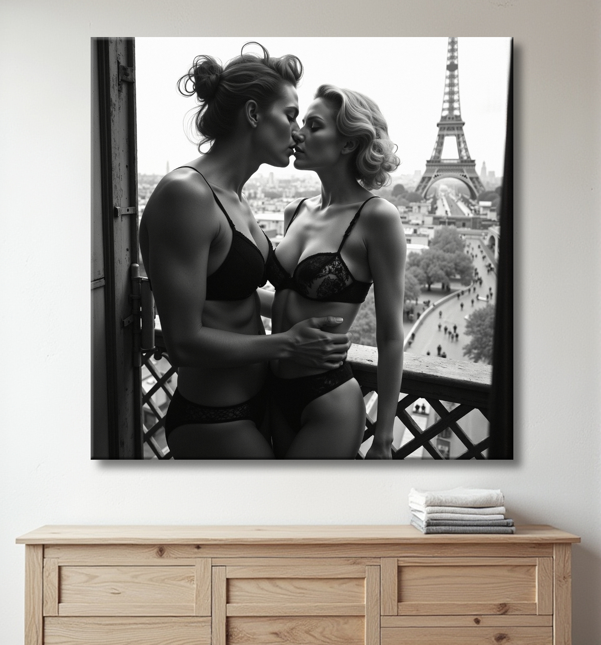 Tableau couple femmes chic Paris noir et blanc avec decor