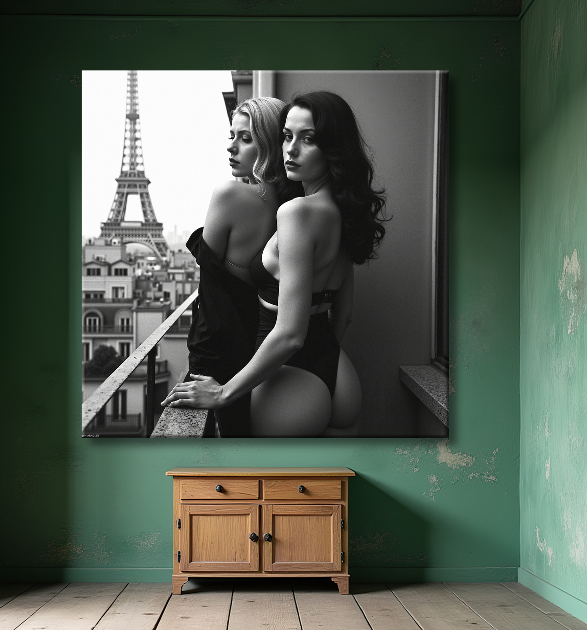 Tableau couple femmes chic Paris noir et blanc avec decor