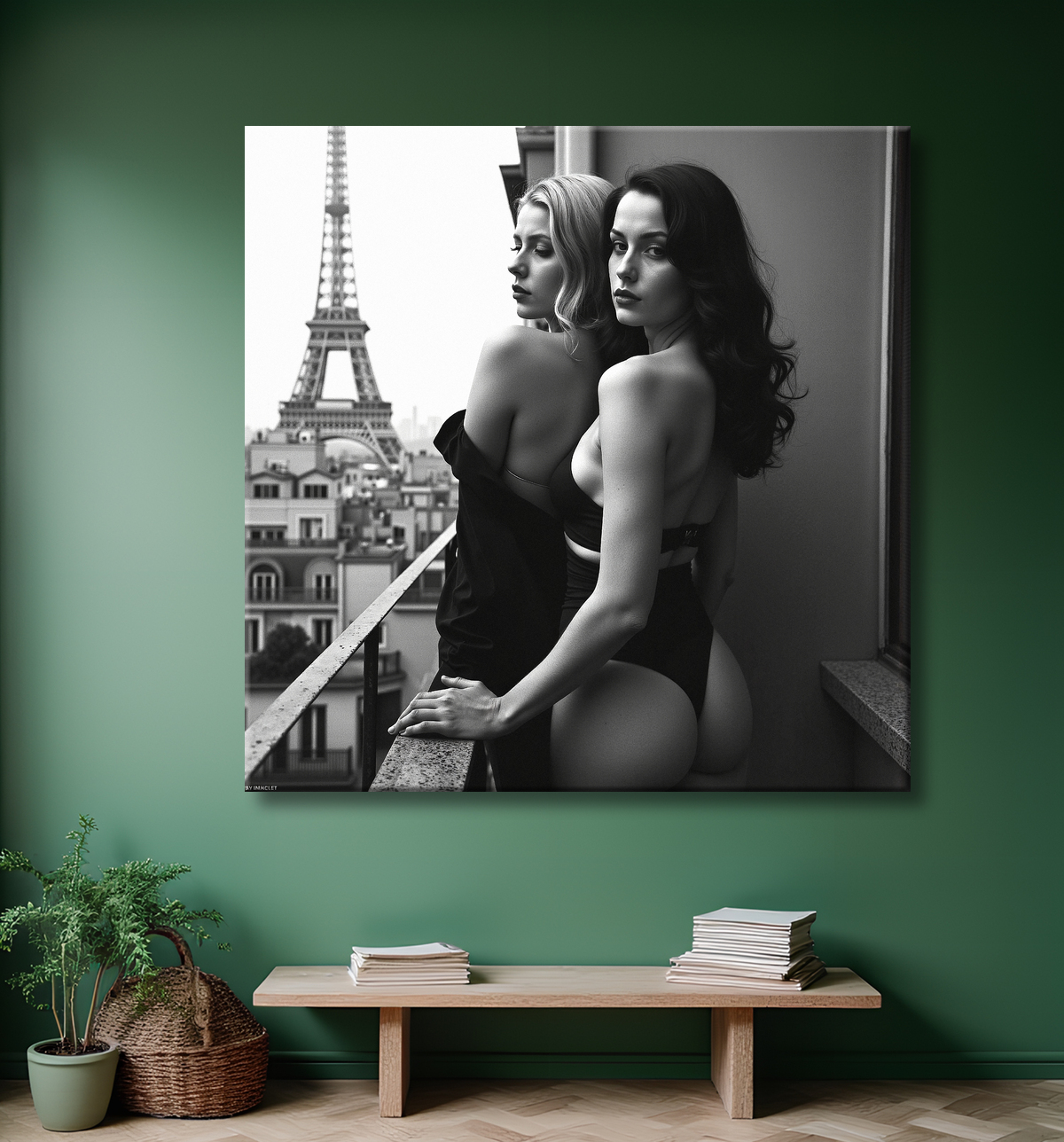 Tableau couple femmes chic Paris noir et blanc avec decor