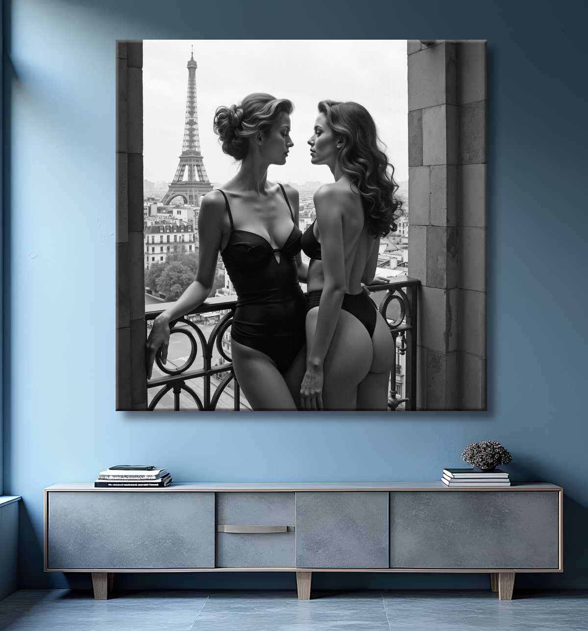Tableau couple femmes chic Paris noir et blanc avec decor