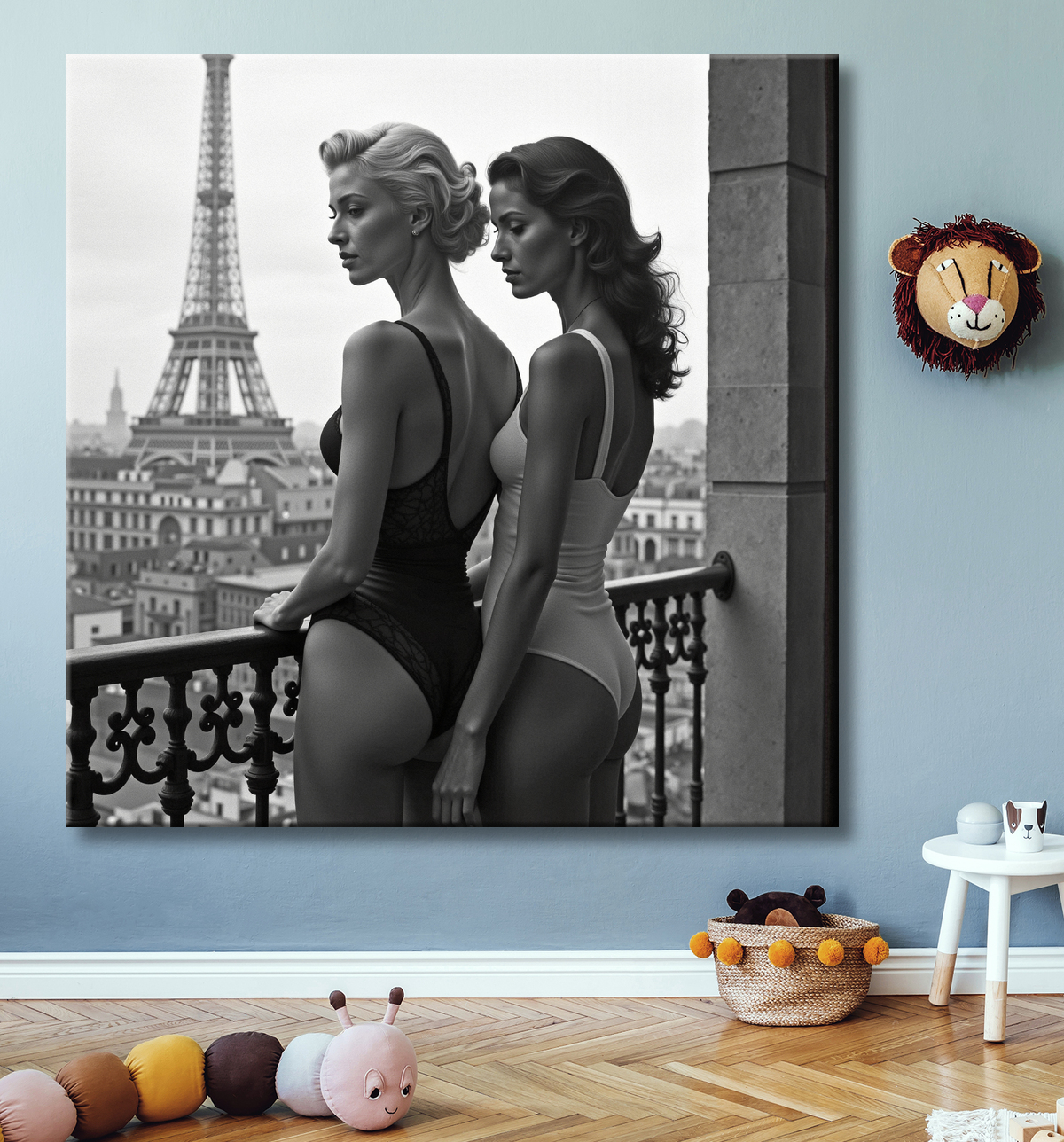 Tableau couple femmes chic Paris noir et blanc avec decor
