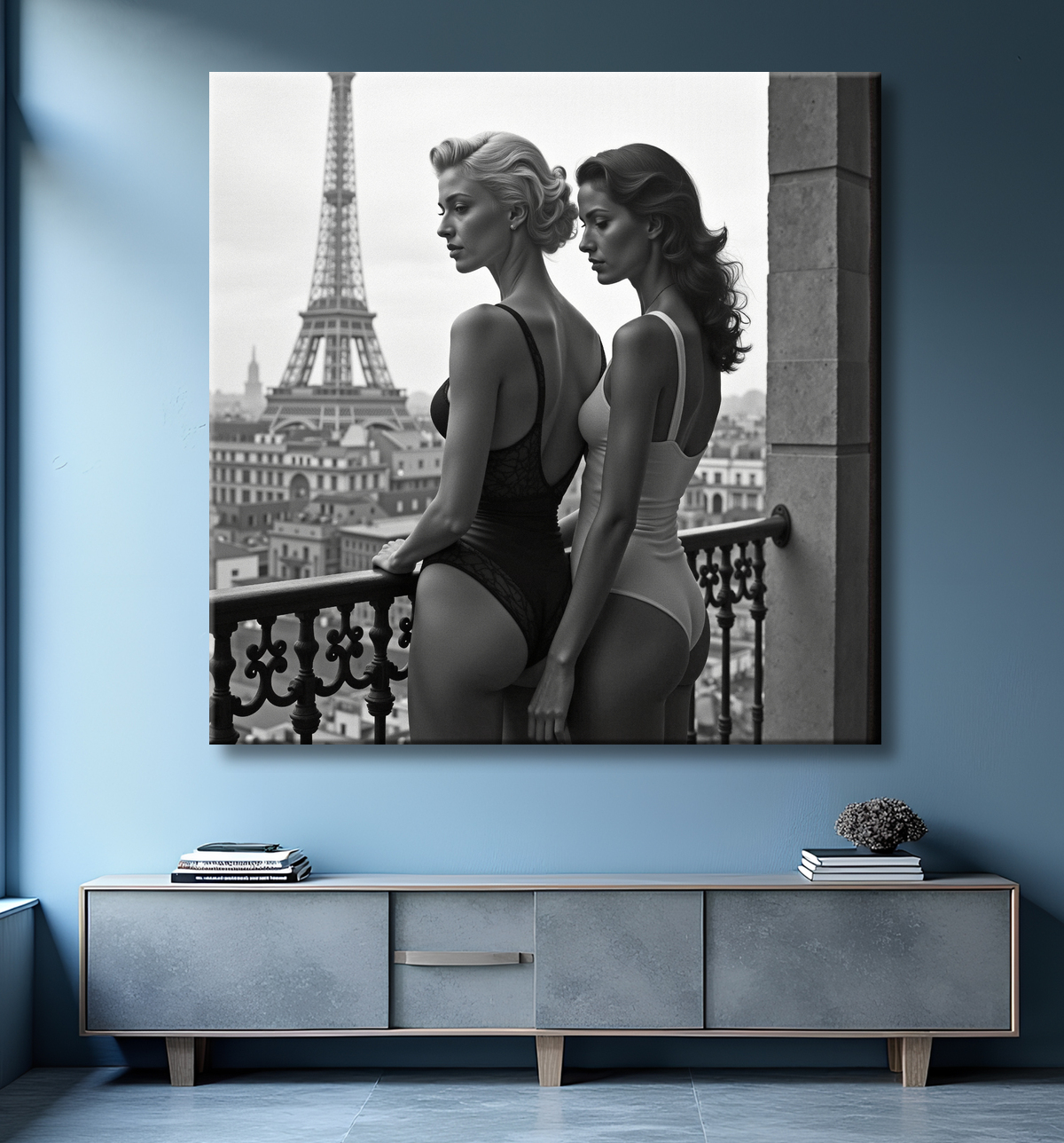 Tableau couple femmes chic Paris noir et blanc avec decor