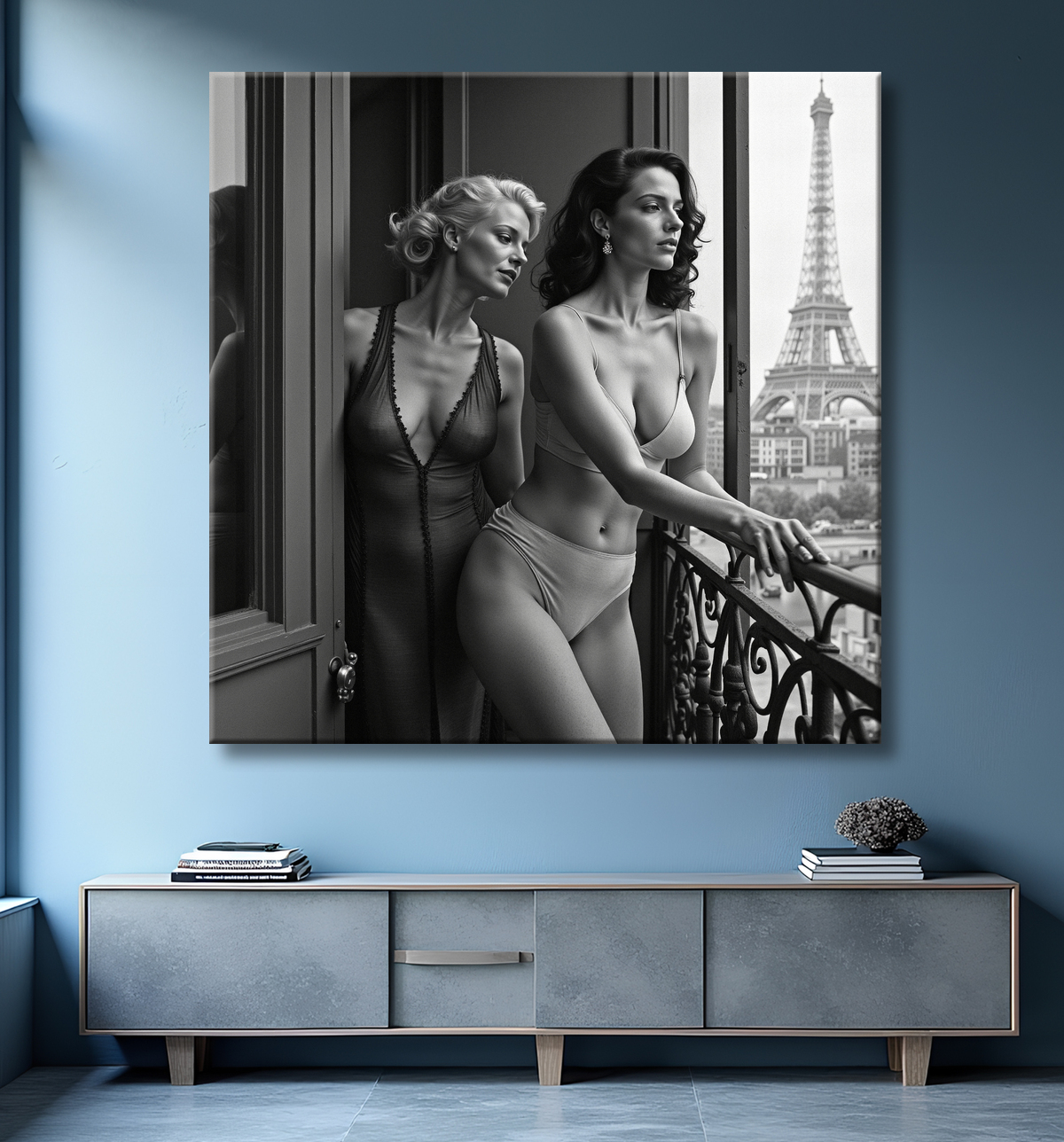 Tableau couple femmes chic Paris noir et blanc avec decor