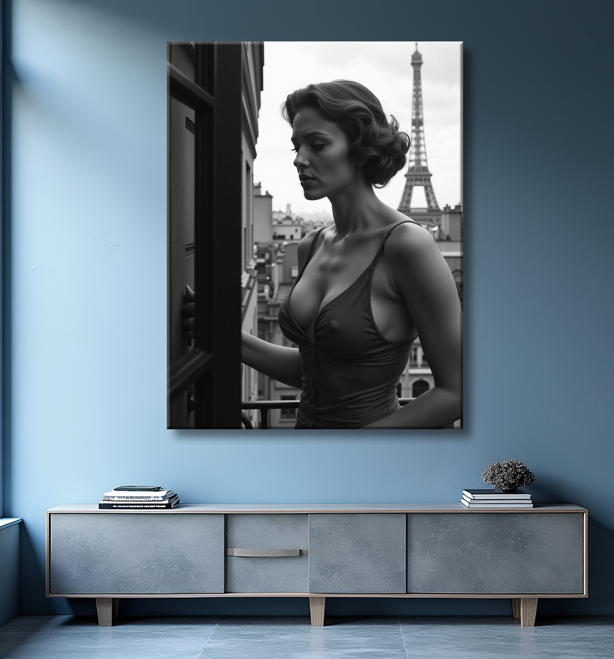 Femme au balcon – tableau noir et blanc intimiste avec decor