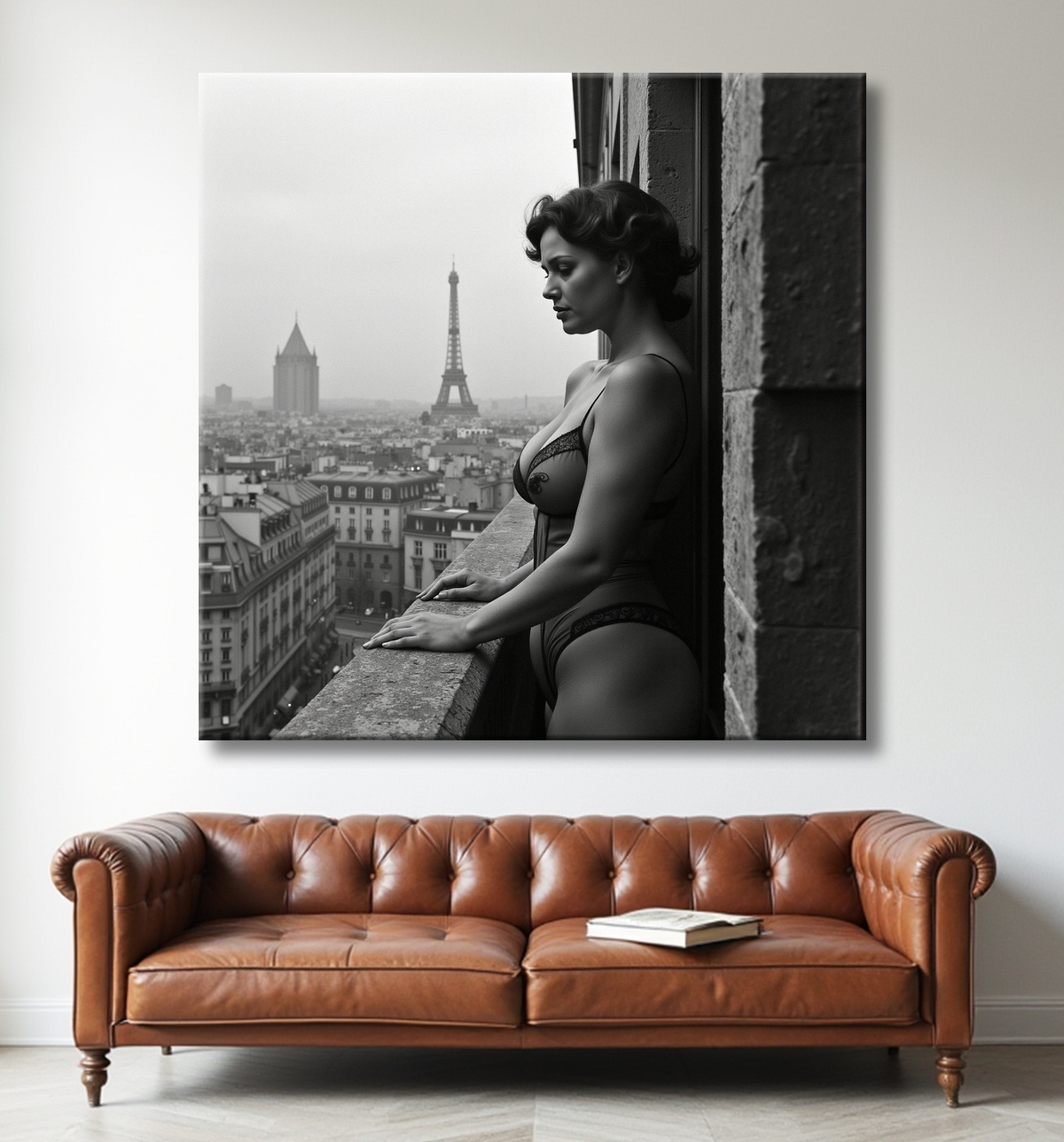 Femme au balcon – tableau noir et blanc intimiste avec decor