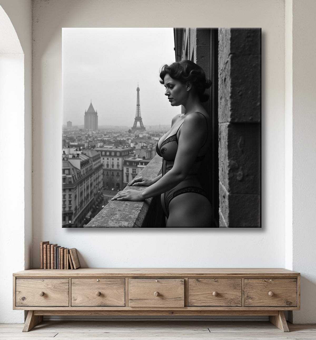 Femme au balcon – tableau noir et blanc intimiste avec decor