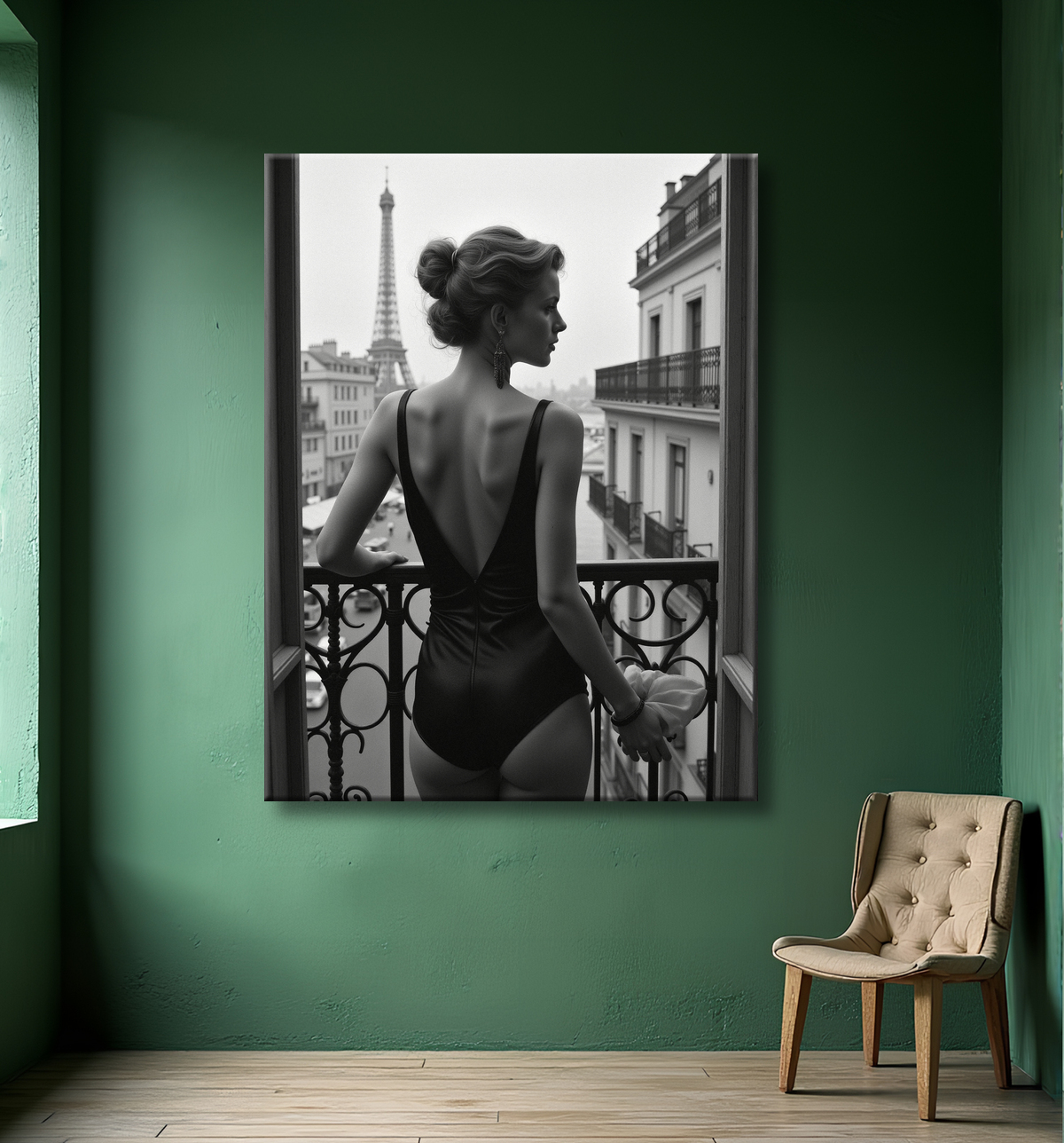 Femme au balcon – tableau noir et blanc intimiste avec decor