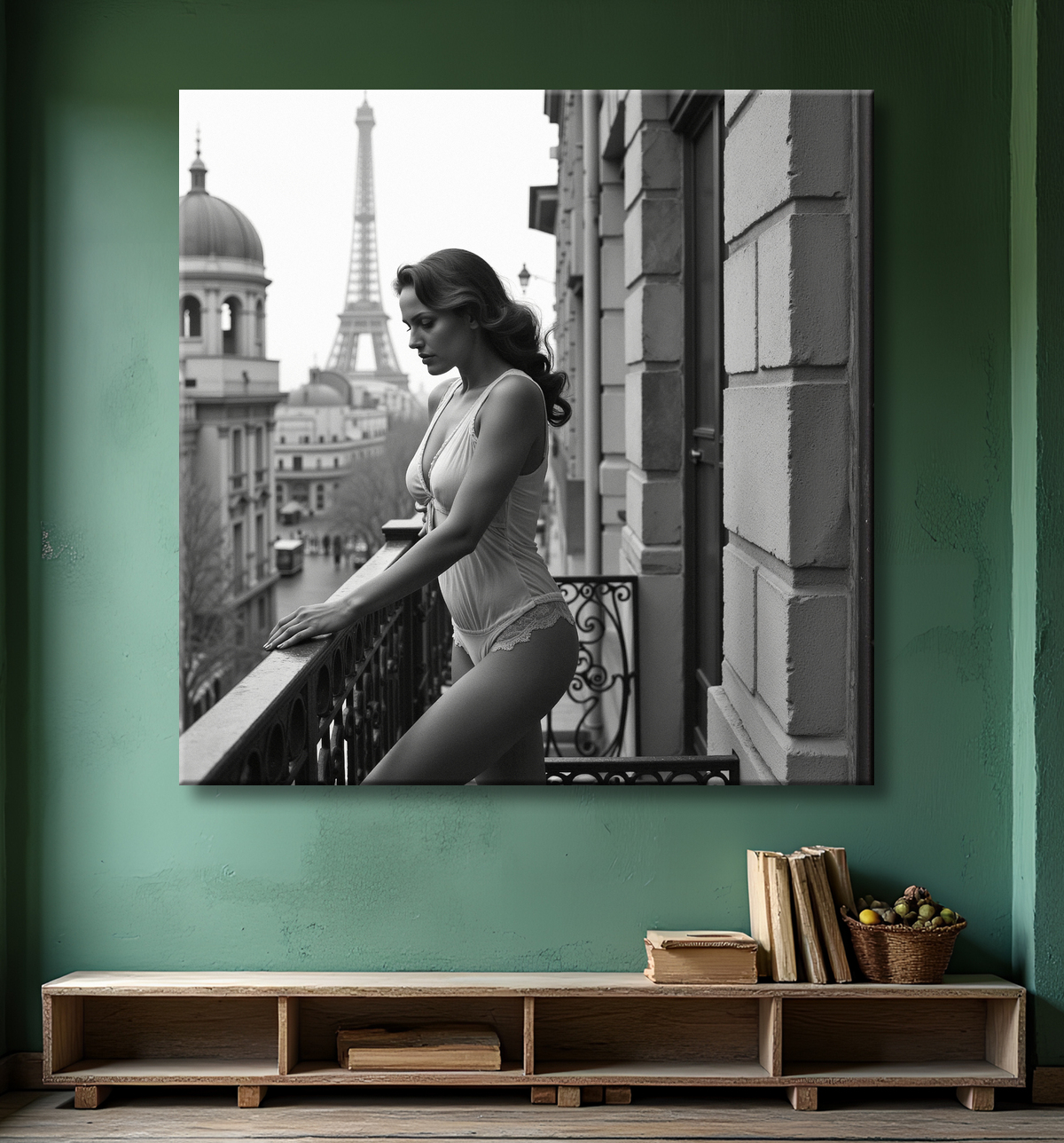 Femme au balcon – tableau noir et blanc intimiste avec decor