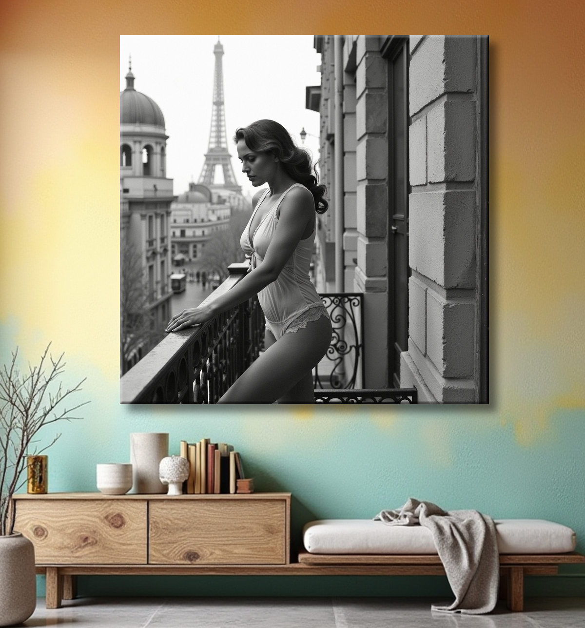 Femme au balcon – tableau noir et blanc intimiste avec decor