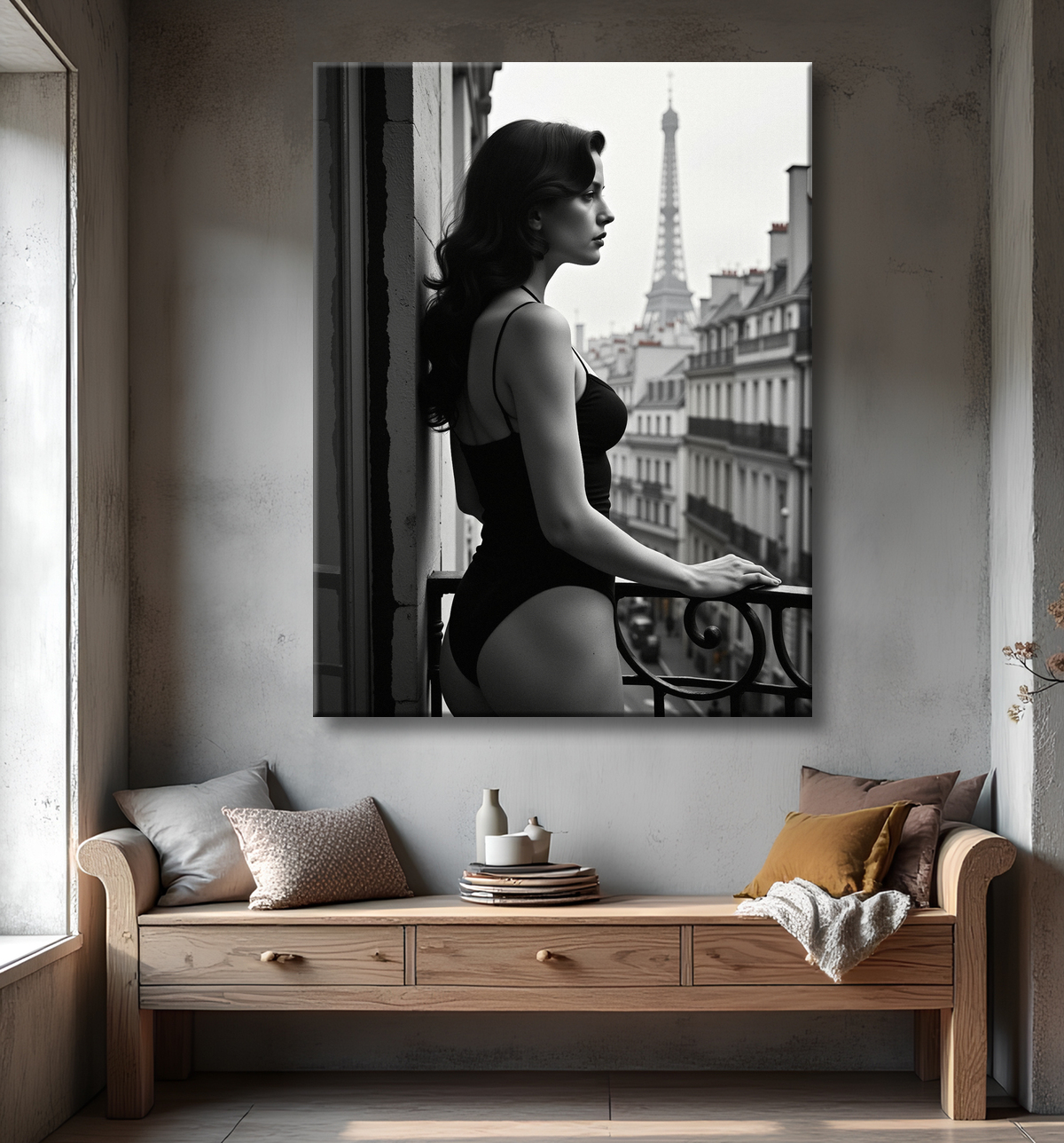 Femme au balcon – tableau noir et blanc intimiste avec decor