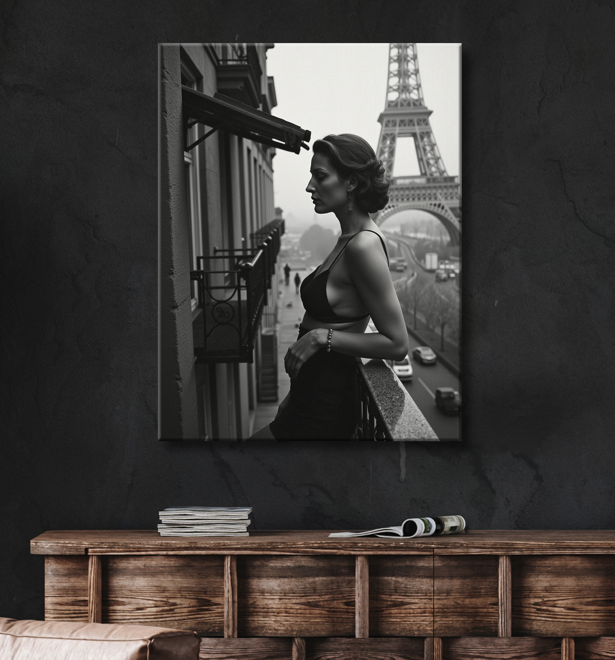 Femme au balcon – tableau noir et blanc intimiste avec decor