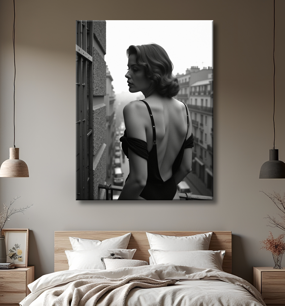 Femme au balcon – tableau noir et blanc intimiste avec decor
