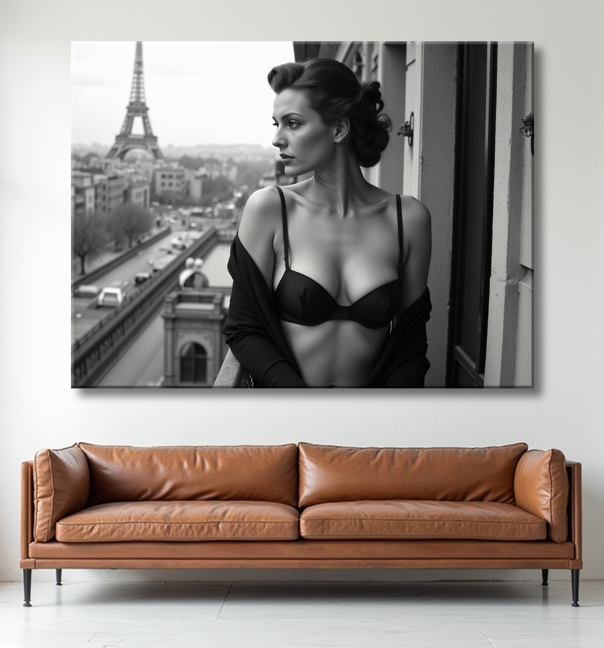 Femme au balcon – tableau noir et blanc intimiste avec decor