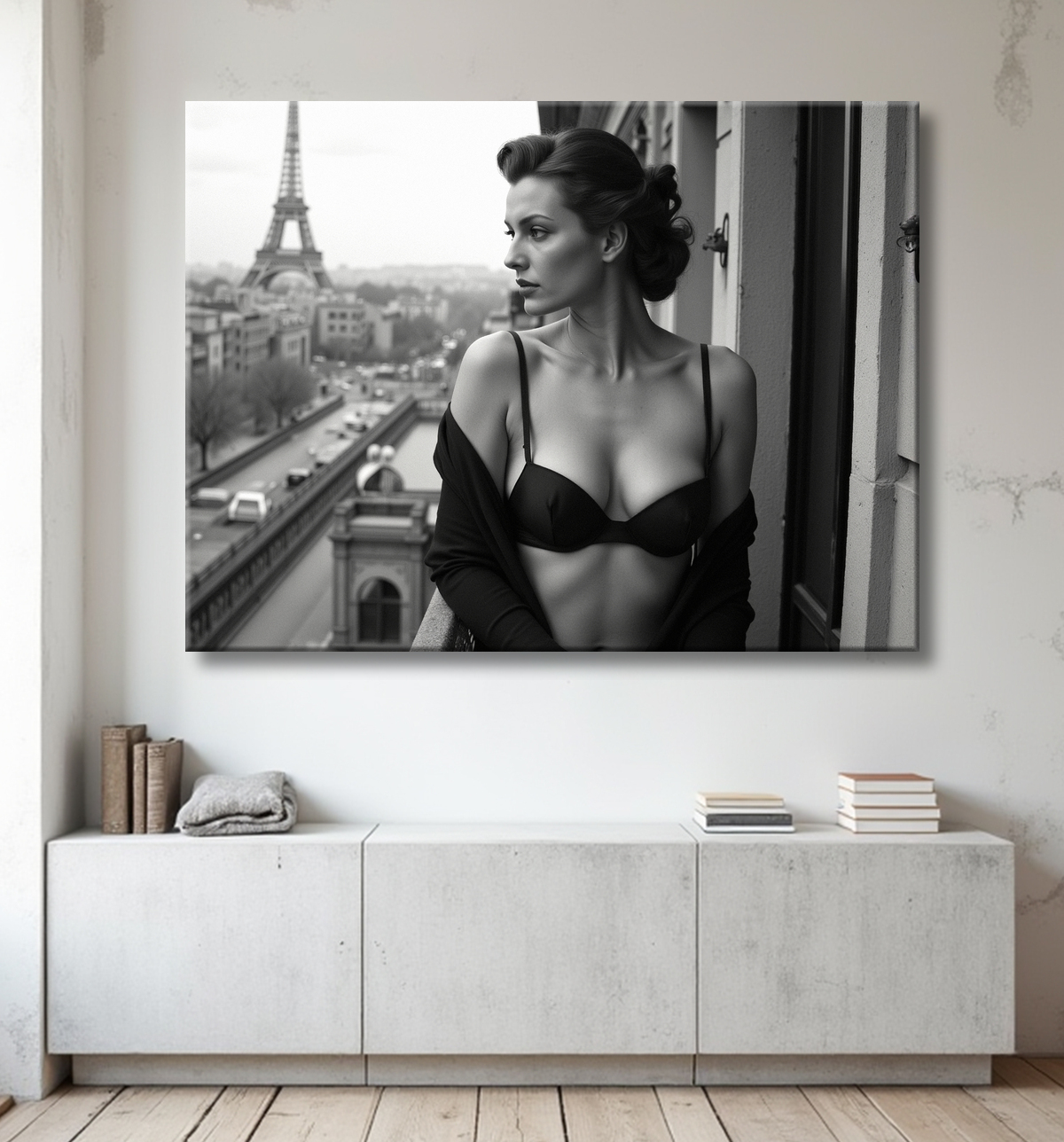 Femme au balcon – tableau noir et blanc intimiste avec decor