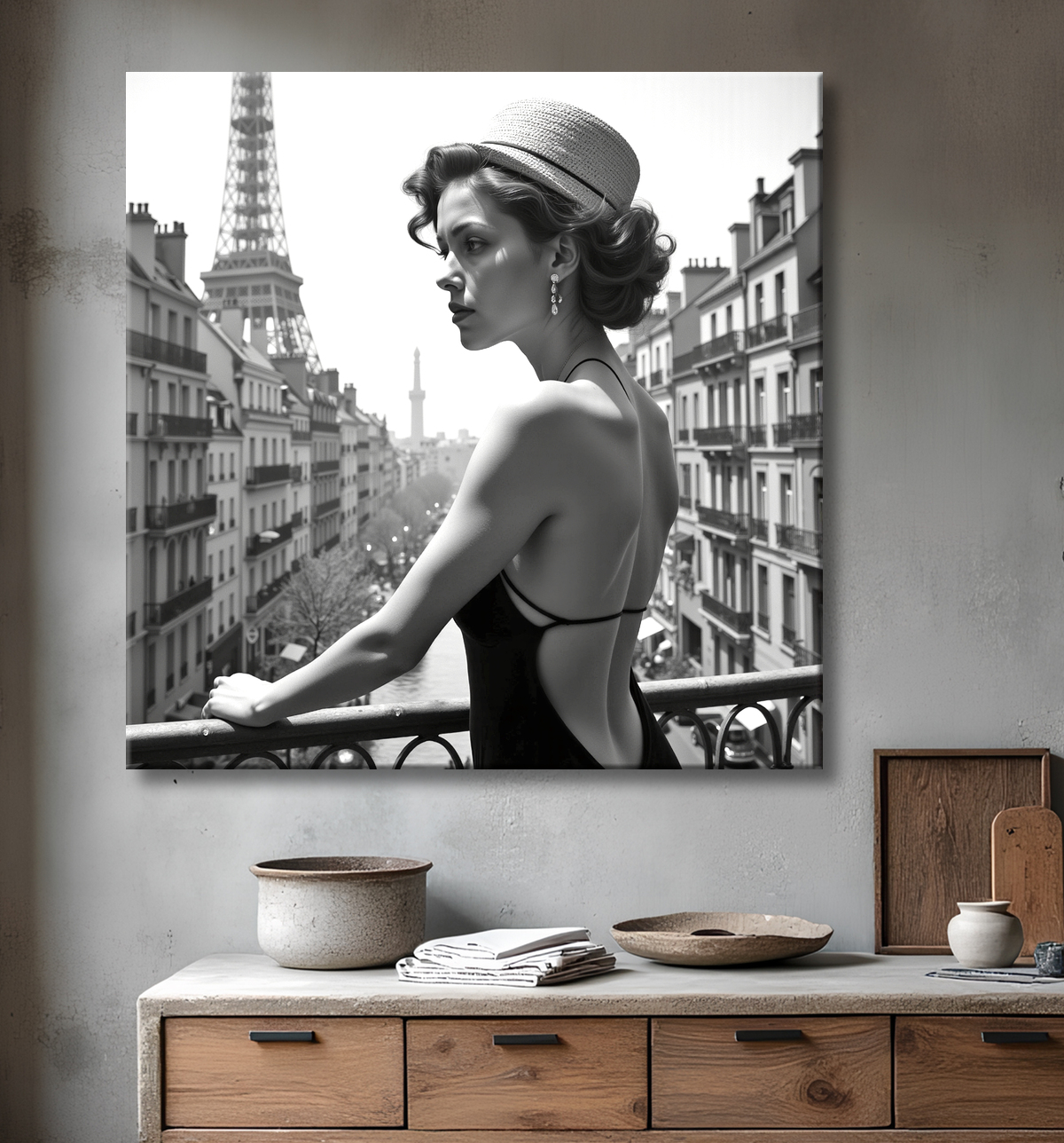 Femme au balcon – tableau noir et blanc intimiste avec decor