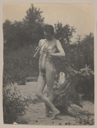 Poster encadré haut de gamme fabriqué en France ou toile d’art imprimée. [Debout nu masculin avec des tuyaux]...