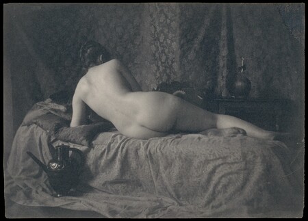 Impression d’art sur toile premium made in France ou poster encadré. [Femme nue de dos]...
