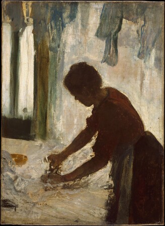 Poster premium encadré ou toile imprimée made in France. Une femme en train de repasser...
