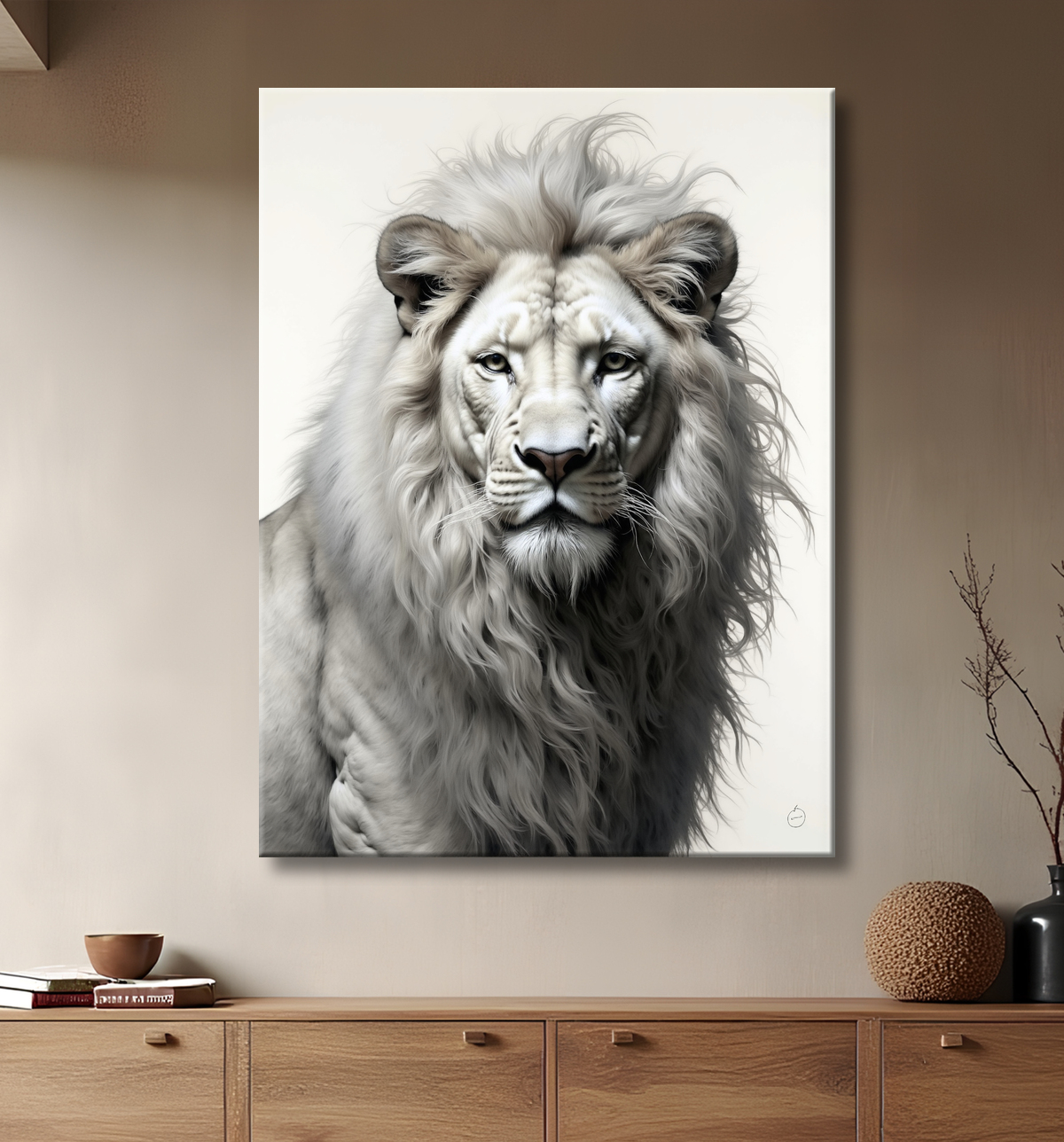 Portrait de lion photographié sur fond blanc ou clair. Une œuvre sobre et élégante pour sublimer votre intérieur ou un espace professionnel. Disponible sur plusieurs supports. Création exclusive DECOTAB.