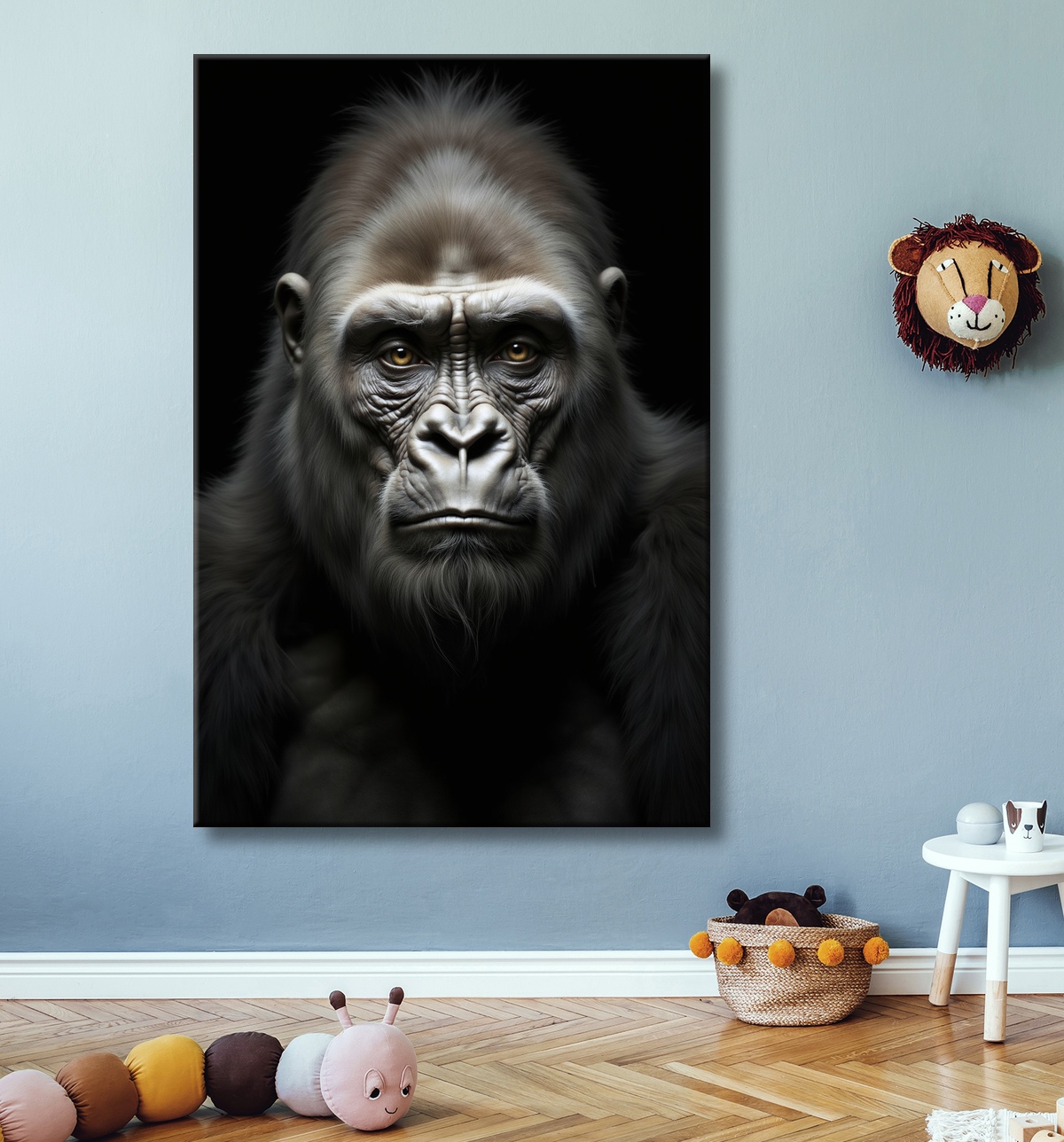 Portrait de gorille en studio sur fond noir. Tableau décoratif expressif et sobre, décliné en plusieurs formats. Création exclusive DECOTAB, imprimée en France.