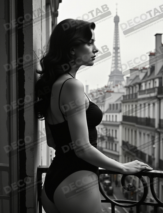 Femme au balcon – tableau noir et blanc intimiste