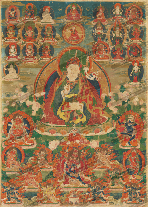 Gourou Padmasambhava assis tenant un coup de foudre (Vajra) et une coupe du crâne (Kapala)